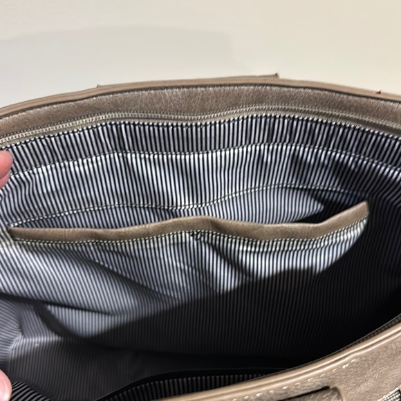 Kaari Blue Gray Shoulder Bag with Adjustable Strap and Minimalist Design - Picture 4 of 12